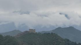 秋雨霏霏，金山岭长城云雾缭绕景美如画-图2