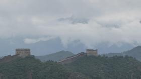 秋雨霏霏，金山岭长城云雾缭绕景美如画-图3